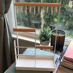 Amazon White and Brown Jewelry Organizer
